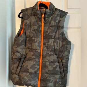 PUFFER VEST CAMO